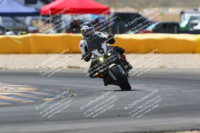 media/Apr-10-2022-SoCal Trackdays (Sun) [[f104b12566]]/Turn 2 (1135am)/